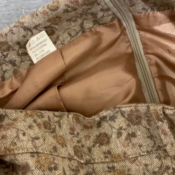 A line brown floral skirt with side pocket - Picture 2 of 3